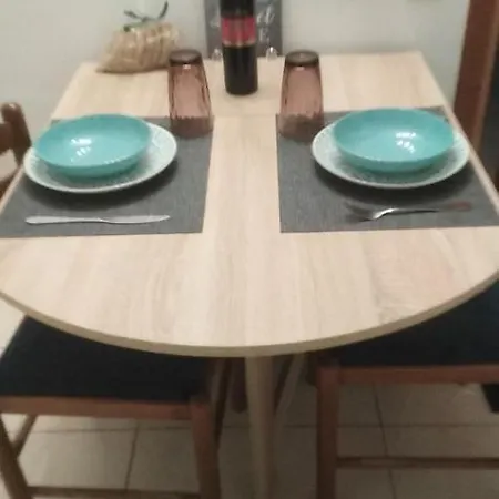 Quiet With Easy Access To Attractions. Apartment
