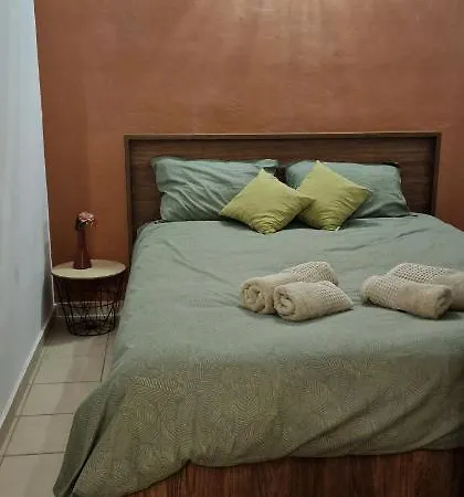 Quiet With Easy Access To Attractions. * Rhodes City