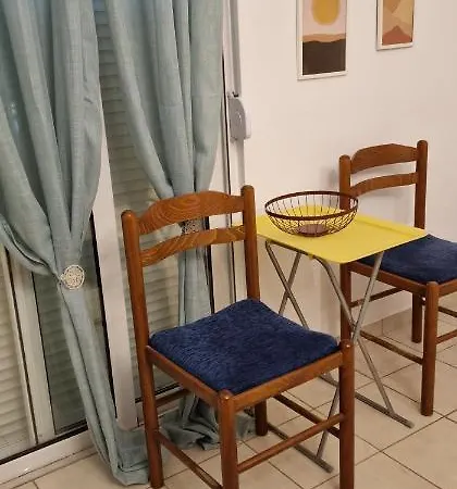 Quiet With Easy Access To Attractions. Rhodes City