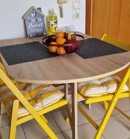 Quiet With Easy Access To Attractions. * Rhodes City