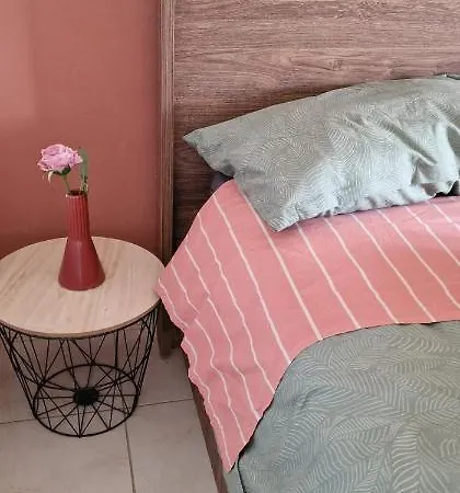 Apartment Quiet With Easy Access To Attractions. Rhodes City