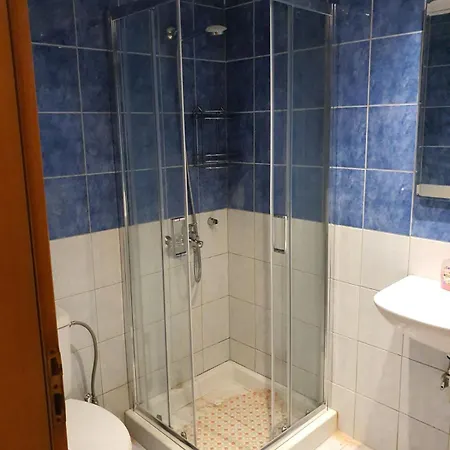 Quiet With Easy Access To Attractions. Apartment