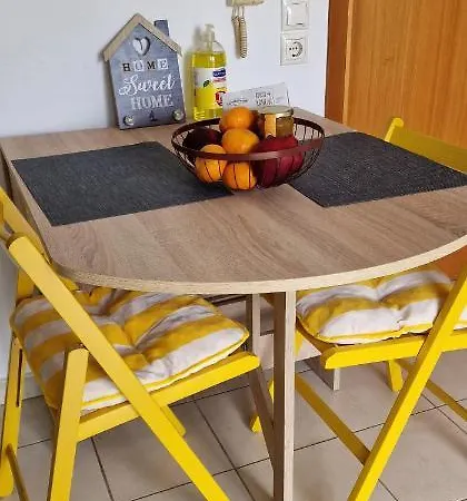 Quiet With Easy Access To Attractions. Rhodes City